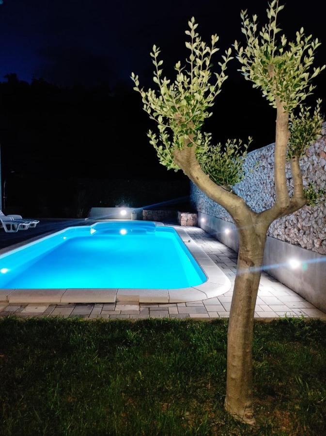 Village Holiday Apartman With Heated Pool Maslina Kostanje エクステリア 写真