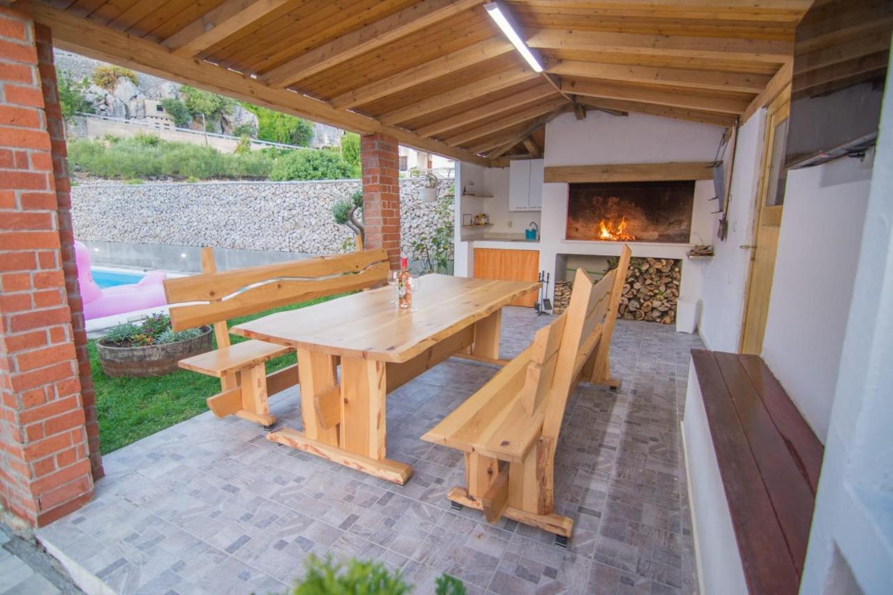 Village Holiday Apartman With Heated Pool Maslina Kostanje エクステリア 写真