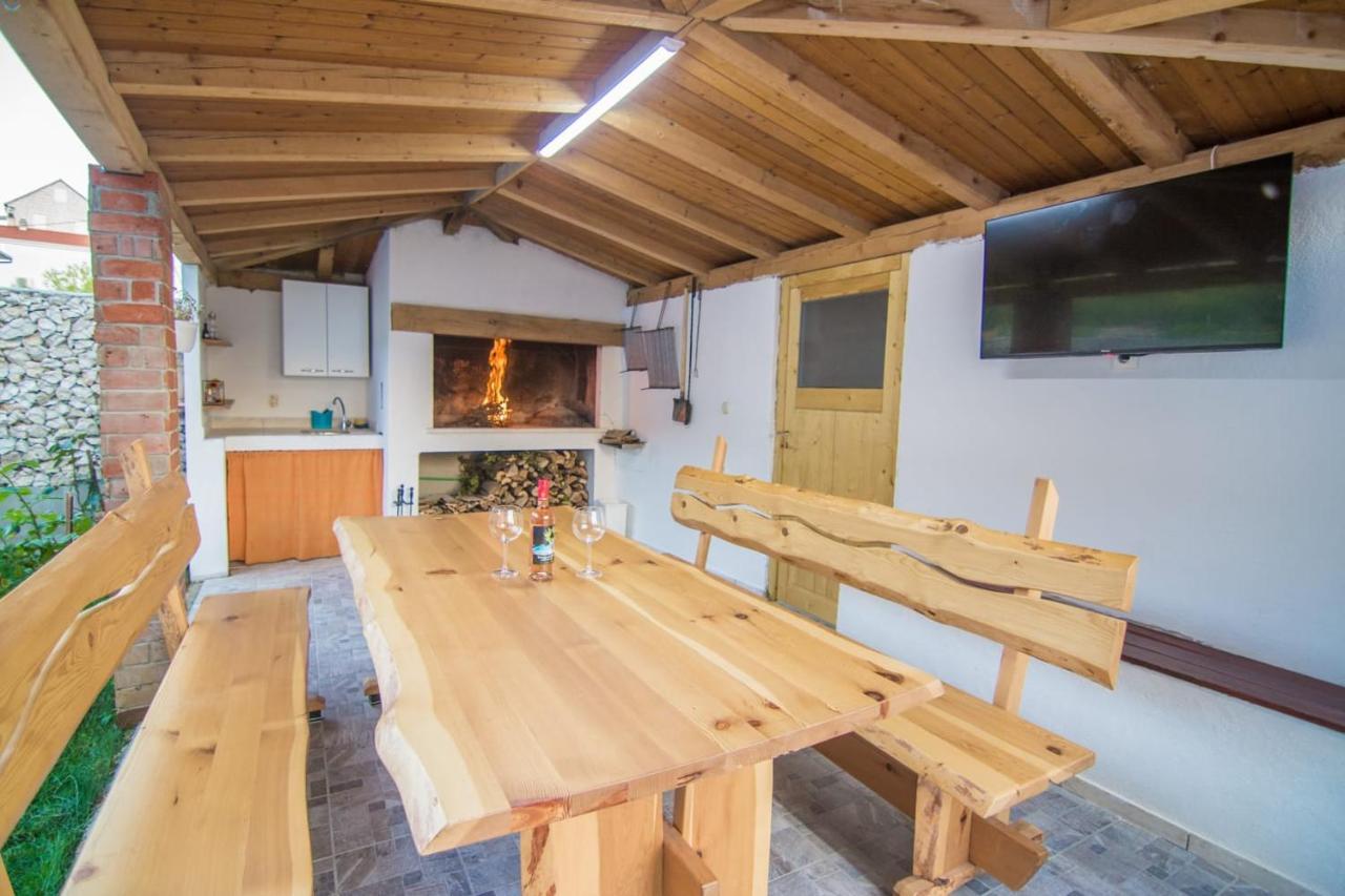 Village Holiday Apartman With Heated Pool Maslina Kostanje エクステリア 写真