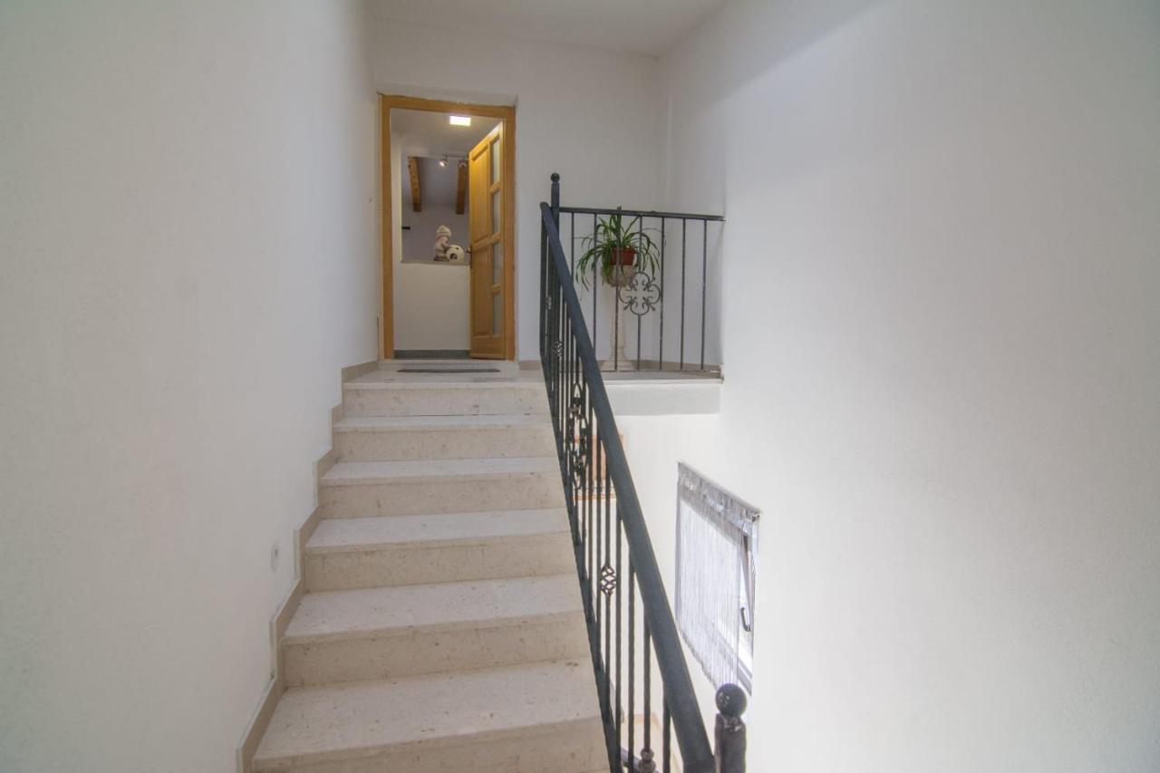 Village Holiday Apartman With Heated Pool Maslina Kostanje エクステリア 写真