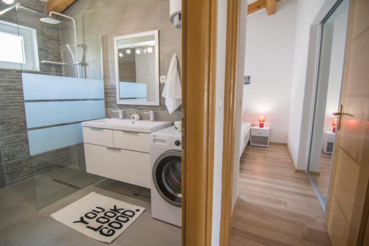 Village Holiday Apartman With Heated Pool Maslina Kostanje エクステリア 写真