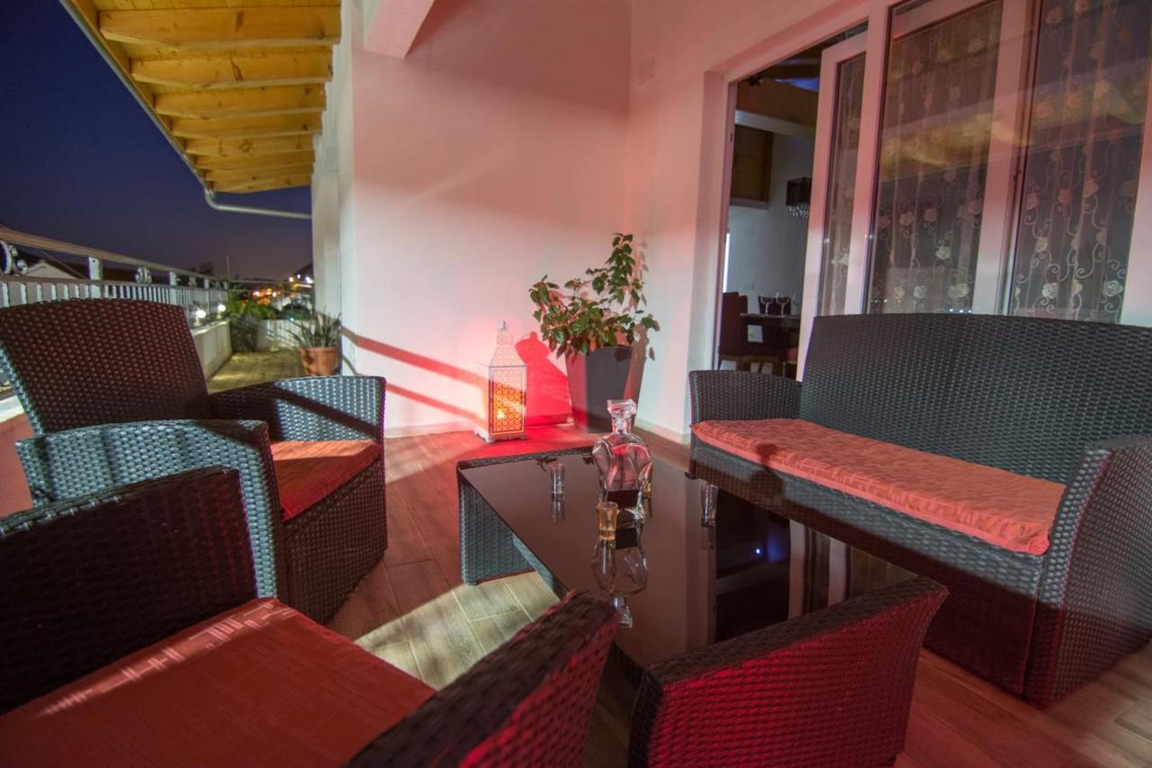 Village Holiday Apartman With Heated Pool Maslina Kostanje エクステリア 写真