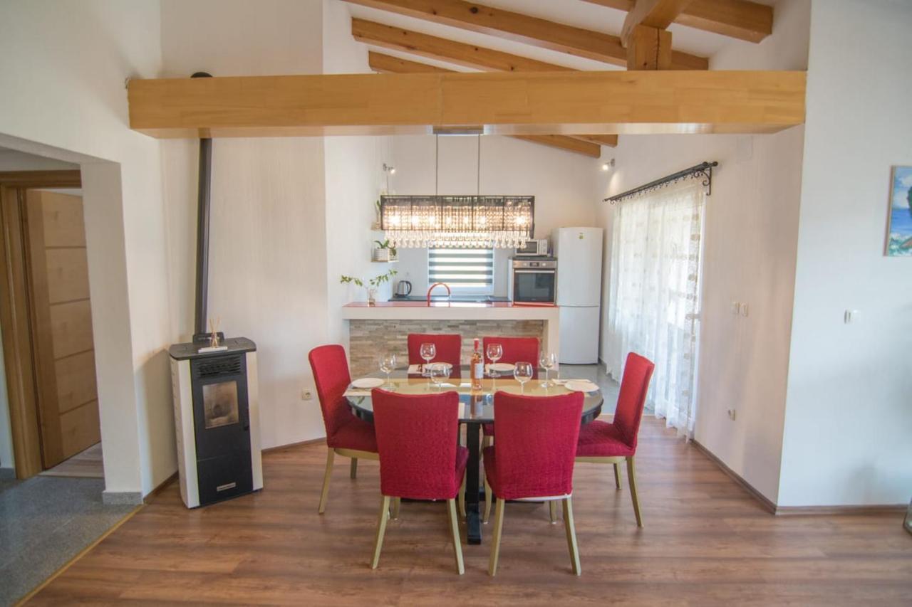 Village Holiday Apartman With Heated Pool Maslina Kostanje エクステリア 写真