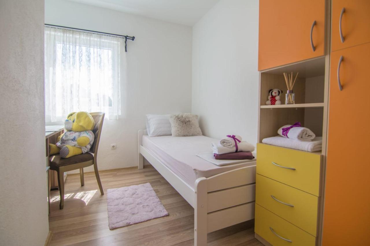 Village Holiday Apartman With Heated Pool Maslina Kostanje エクステリア 写真