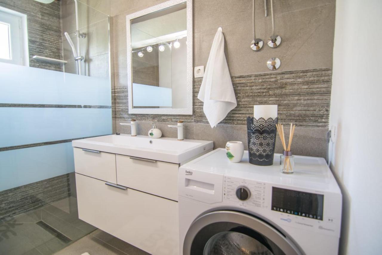 Village Holiday Apartman With Heated Pool Maslina Kostanje エクステリア 写真
