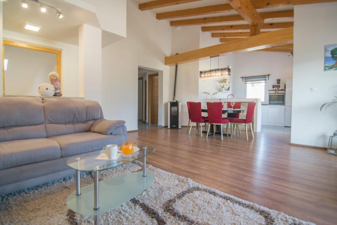 Village Holiday Apartman With Heated Pool Maslina Kostanje エクステリア 写真