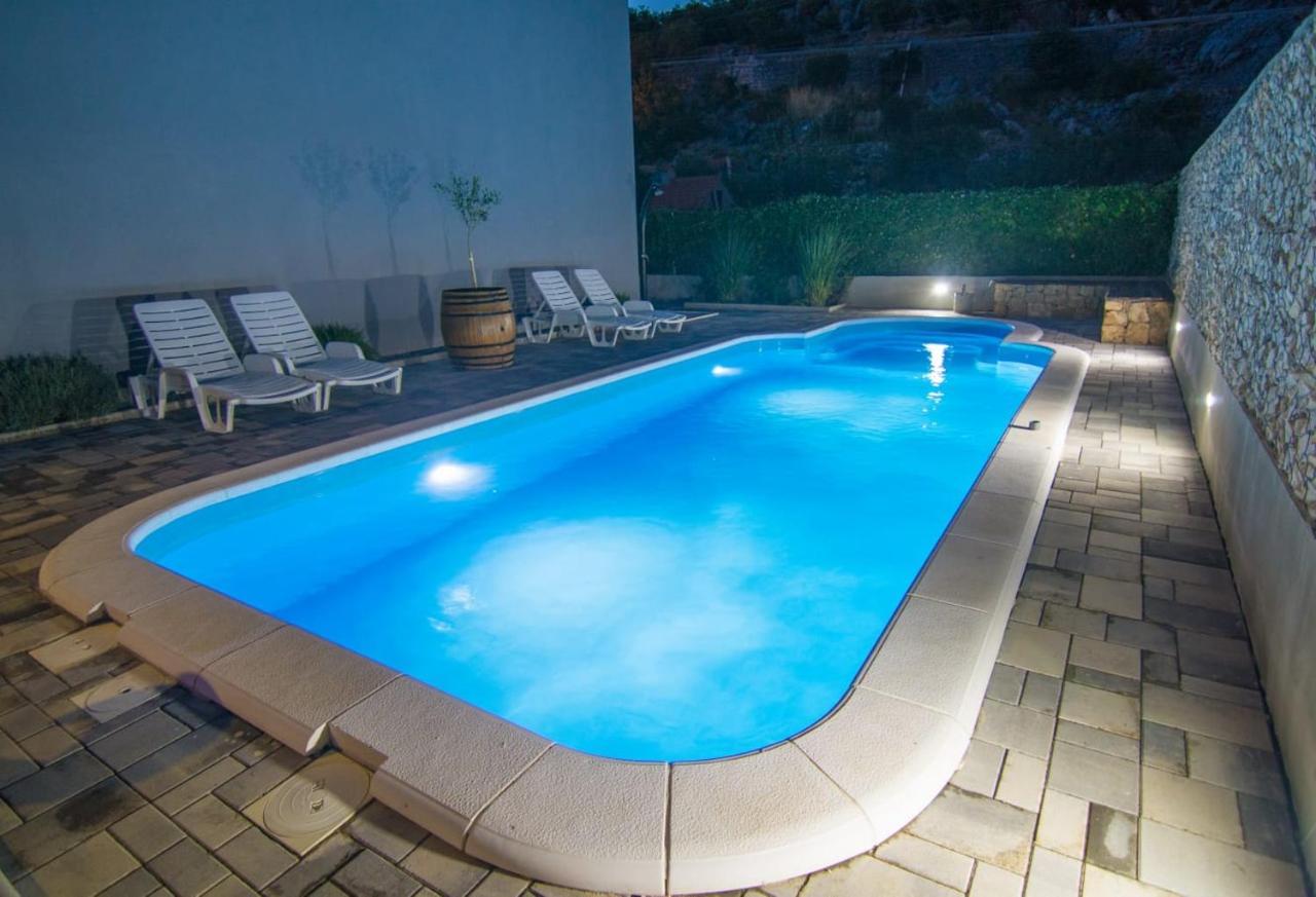 Village Holiday Apartman With Heated Pool Maslina Kostanje エクステリア 写真