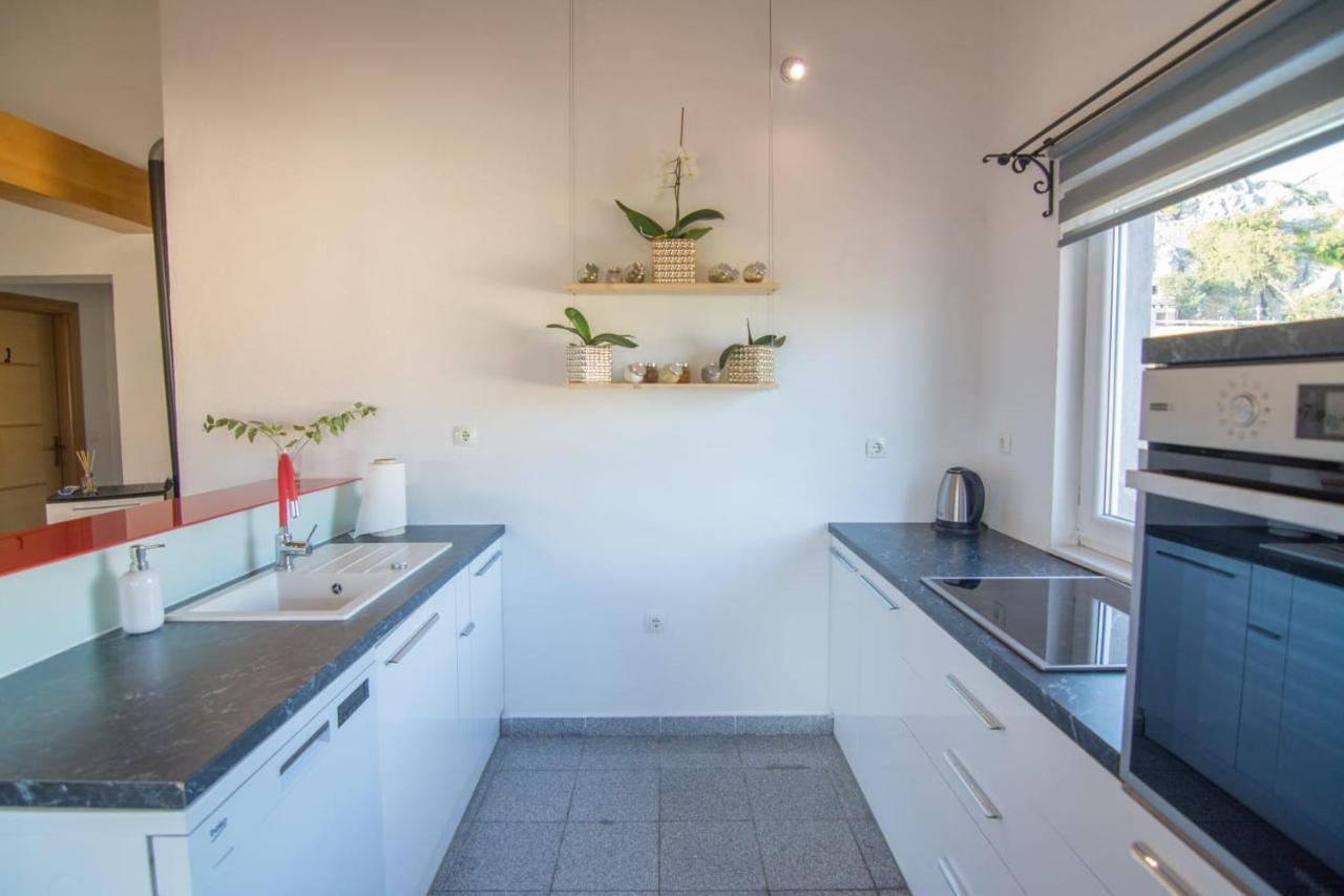 Village Holiday Apartman With Heated Pool Maslina Kostanje エクステリア 写真